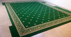 Персидский полушерстяной ковер LILIA зеленый с бордюром нестандартного размера и формы